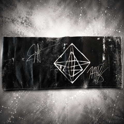 Rise Up Flag, video shoot 2015 (black)